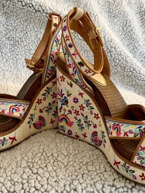 Gianni Bini Embroidered Canvas Wedge Sandals - Tan Floral